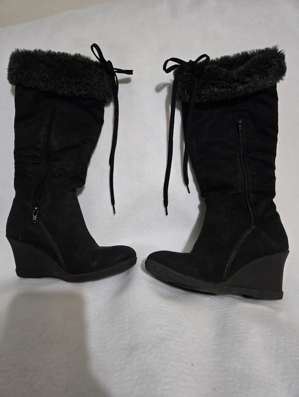 Lower East Side Women's Black Faux-Fur Trim Suede Wedge Boots, Size 7.5 - Picture 2 of 16